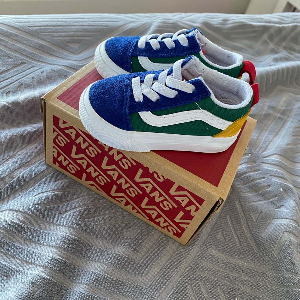 Yacht club vans